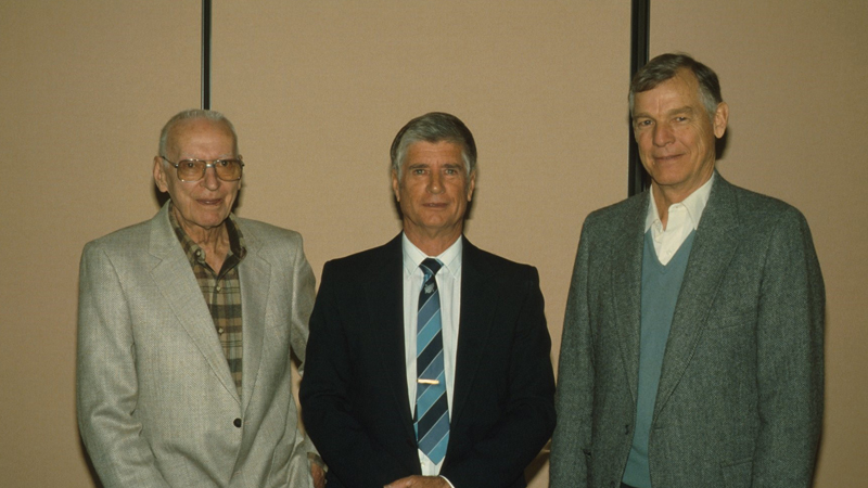  Robert Thomas (right)
